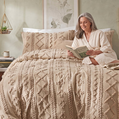 The Willow Tufted Comforter